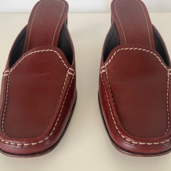 Burgundy Cole Haan. The color trending for Fall ‘24. Excellent condition. SZ 7. - Picture 4 of 9